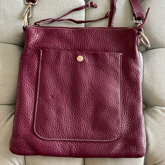 Roots Stella Flat Tribe Leather Crossbody Bag - Picture 7 of 16